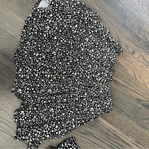 See of two mini skirts by Zara, size 8-9 - Picture 6 of 6